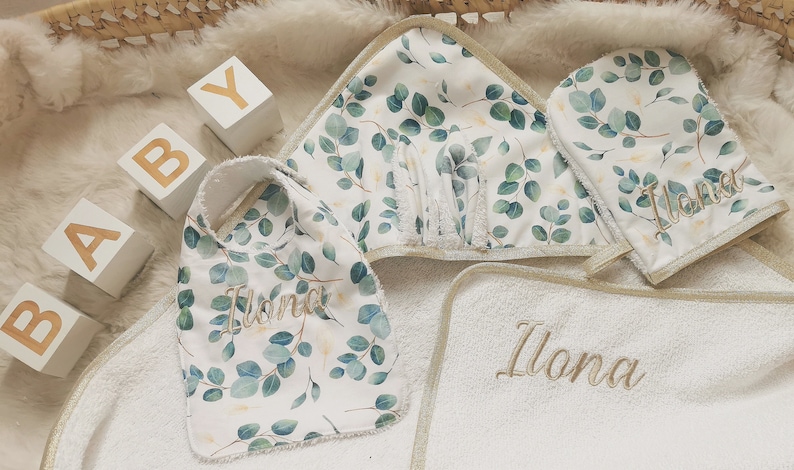 Coffret cadeau naissance personnalisé , cape de bain avec gant de toilette et bavoir, prénom bébé image 3