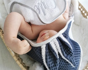 Jolie cape de bain avec oreilles en éponge de coton et coton gaufré, prénom de bébé, joli cadeau de naissance personnalisé