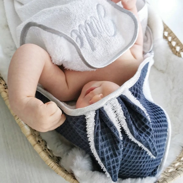 Jolie cape de bain avec oreilles en éponge de coton et coton gaufré, prénom de bébé, joli cadeau de naissance personnalisé