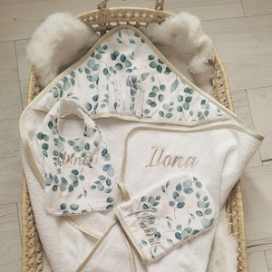Coffret cadeau naissance personnalisé , cape de bain avec gant de toilette et bavoir, prénom bébé
