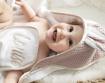 Gepersonaliseerde geboortegeschenkdoos, Mooie badcape met oren van bamboe en wafelkatoenen spons, voornaam van de baby,
