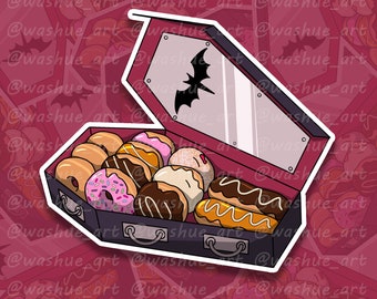 Pode incluir: Uma caixa preta e roxa em forma de caixão com um desenho de morcego na tampa. A caixa está aberta e cheia de vários donuts e éclairs.