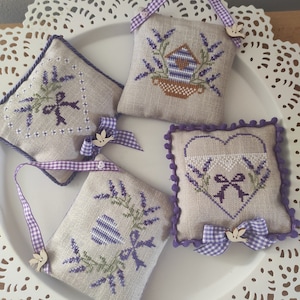 Verano con aroma a lavanda / Diseño de cuatro bolsitas de lavanda / Diseño original de punto de cruz / PDF