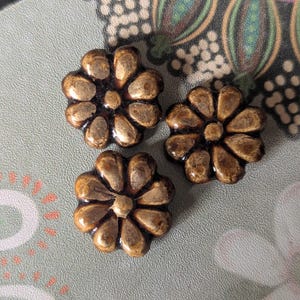 Button Ceramic gold on mustard flower. 2.4cm diameter.