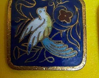 Deccan bird picture button enamel and cliosonne work with gilt surround and shank. 1.8cm square.
