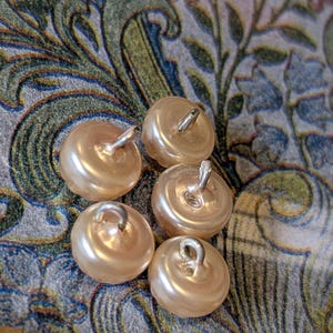 ヴィンテージ風パール加工プラスチックボタン5個セット – 溝付きメロン型、12mm、ミッドセンチュリークラフト用品 画像 2