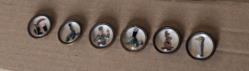 Novelty Buttons x 6 Vintage advertising by Guinness. 1.5cm diameter. (in original box.) image 1