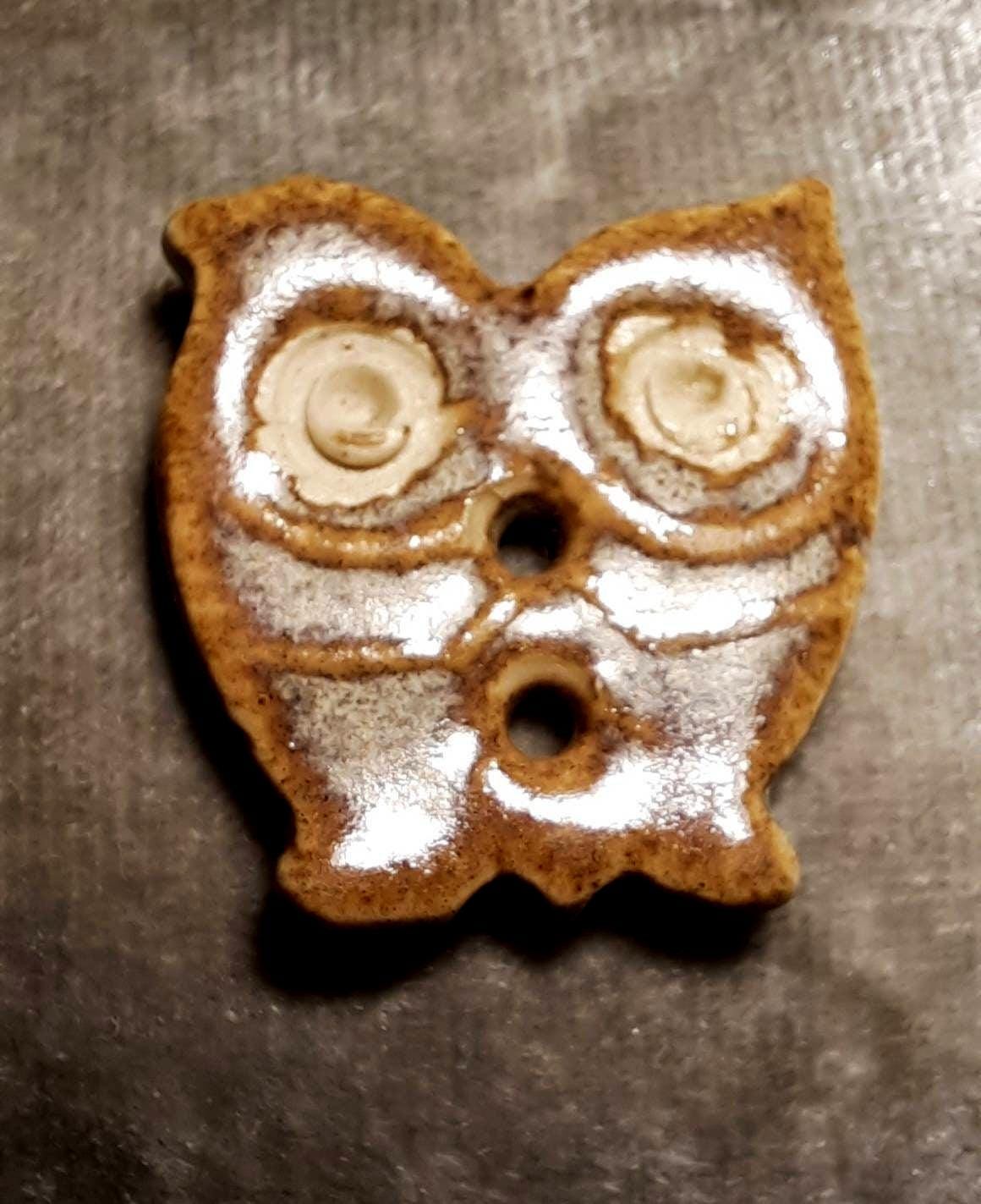 2 Owl Buttons in Ceramic glaze.  23mm by 23mm square diameter or 2.3cm.