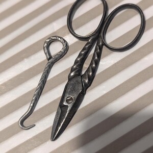 Matched Miniature Edwardian Chaterlain Set – Solingen “RITE” Scissors & Button Hook, c.1890–1910 – Twisted Handle Design.