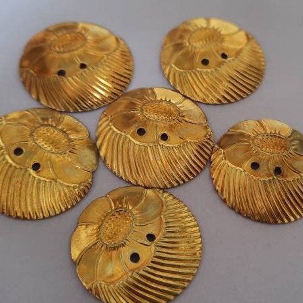 Buttons x 6 art deco golden sunflower fanned buttons gilt brass. 22mm or 2.2cm diameter.