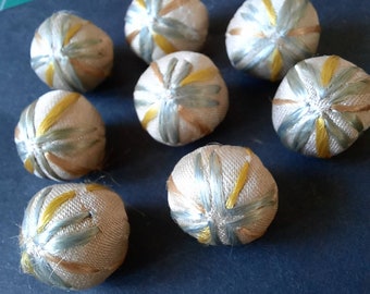 8 Buttons Early 20th handworked 8 fabric Silk buttons palm design.  12 mm balls.