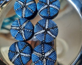 6 knoppen, prachtig zwart glasvarenontwerp in blauw en zilver. 22 mm diameter.