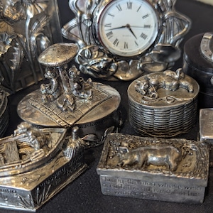 1 Silver Scenes Gift Box. Please select 1 by message to me with order.