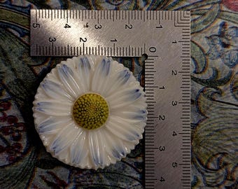Vintage Daisy Button in white glass/enamel. Large (3.5cm Diameter)