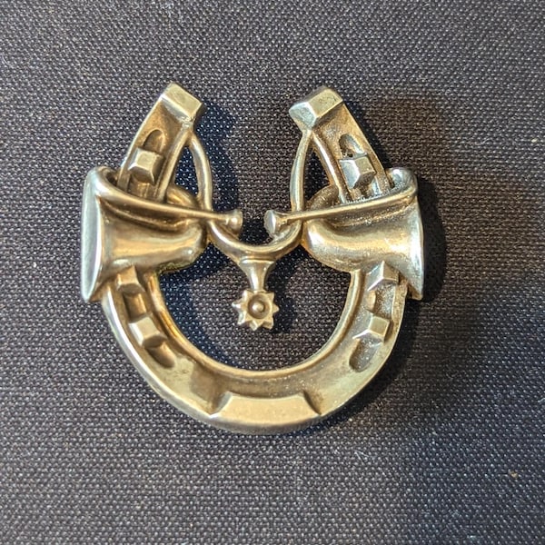 Broche/Cabachón de herradura antiguo de plata de ley para reutilizar. 3,6 cm de diámetro.