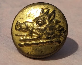 Antique button boars head by Firmin and Son london. small 1.3 cm diameter.