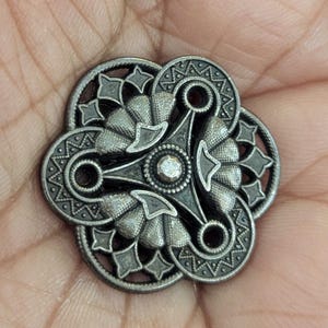 Vintage Button 3 feature pattern . Large 3cm diameter.