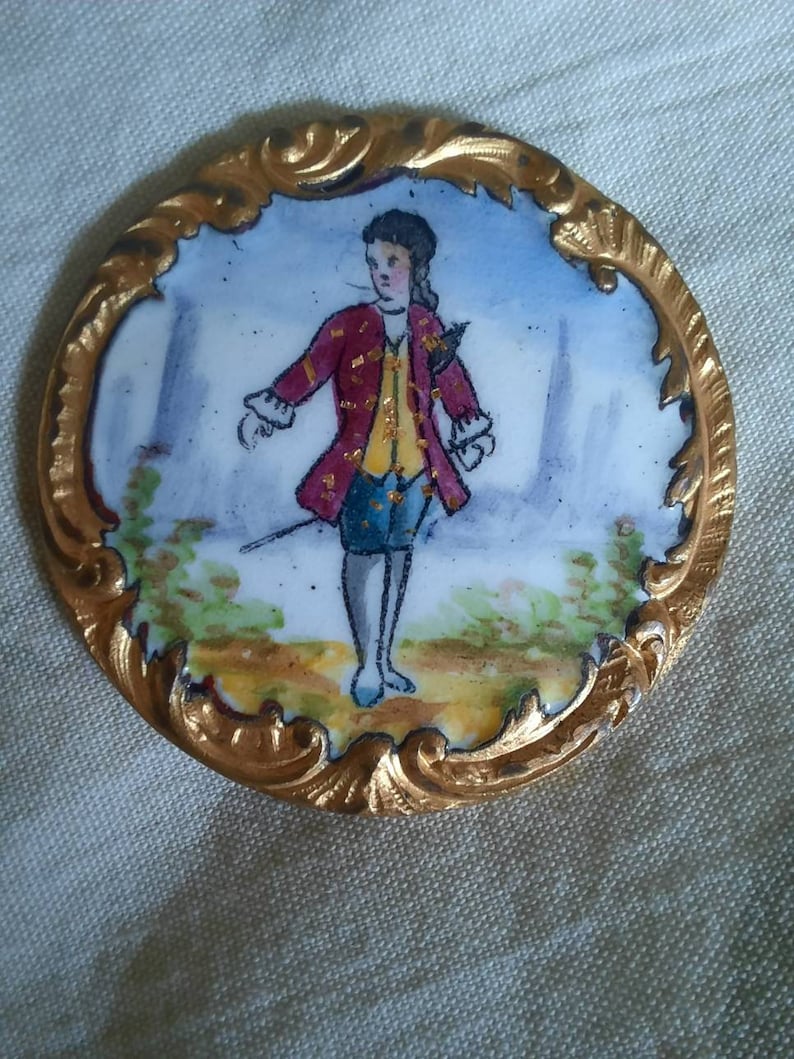 1.2 inch diameter. 1 rare 1800s substancial size full  profile of gentleman emaux peints enamel foil rococo border button