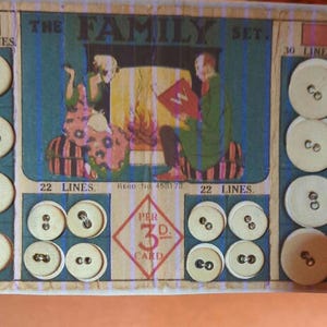 "Knöpfe aus den 1920er Jahren, selten, auf ""The Family Set""-Werbekarte."