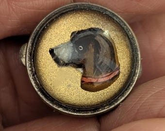 Antique Essex Crystal dog button. Intaglio Reverse-painted detail. 1.8cm diameter.