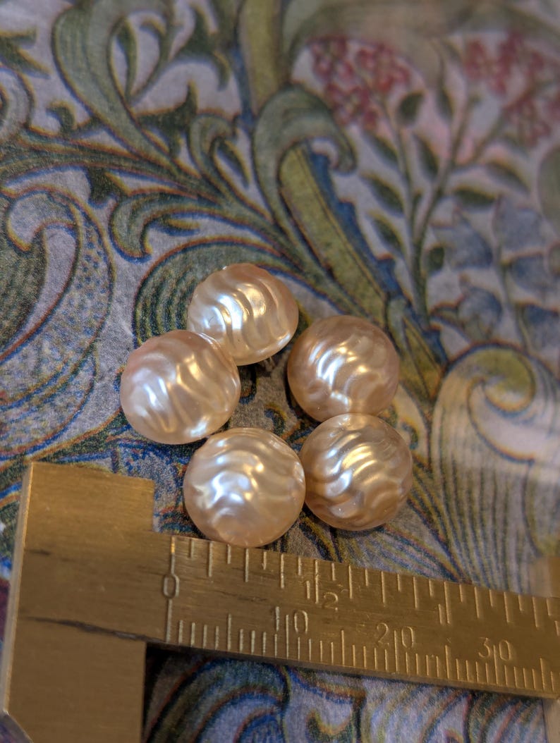 ヴィンテージ風パール加工プラスチックボタン5個セット – 溝付きメロン型、12mm、ミッドセンチュリークラフト用品 画像 4