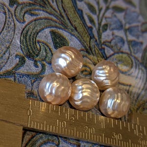 ヴィンテージ風パール加工プラスチックボタン5個セット – 溝付きメロン型、12mm、ミッドセンチュリークラフト用品 画像 7