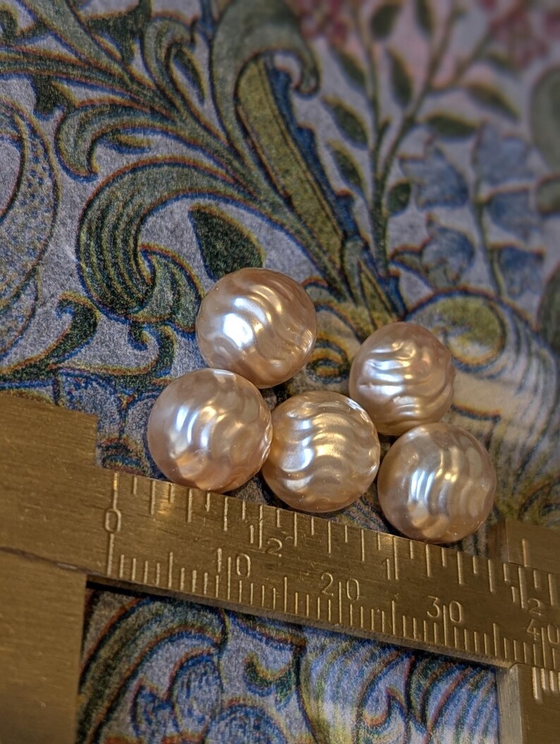 ヴィンテージ風パール加工プラスチックボタン5個セット – 溝付きメロン型、12mm、ミッドセンチュリークラフト用品 画像 7