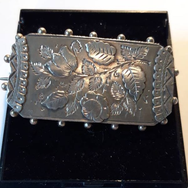 Antique Edwardian Sterling silver hallmarked bar broach.