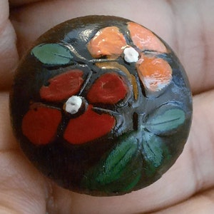 3 beautiful vintage buttons handpainted floral on wood. 22mm diameter.