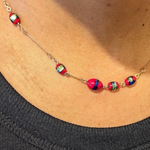 Rote Folien-Glasperlenkette - Roségold-Kette, 24 cm Länge