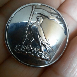 Button bird picture Livery button 2.5cm diameter..