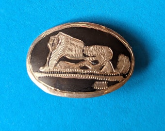 Button Lion in Neillo work. 1 inch by 1.8cm.