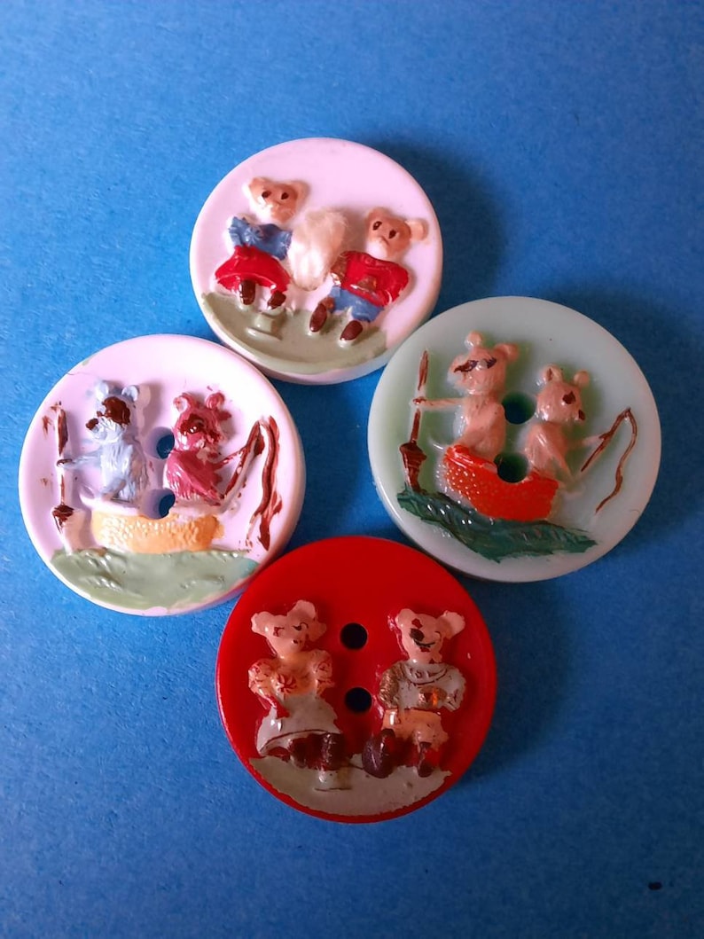 2 at 1.6cm and 2 at 1.5cm. 4 novelty vintage animal character buttons
