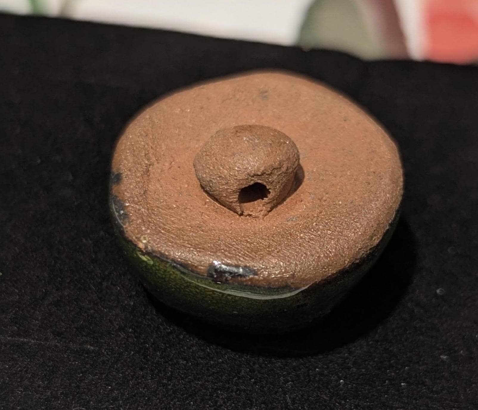 ボタン 陶器職人による手作りボタン。ルーシー・リースタイル。直径2cm