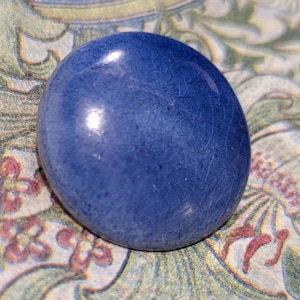 Botón de cerámica de estudio hecho a mano con vástago de cobre – Esmalte azul y marrón – Diámetro grande de 3,2 cm.