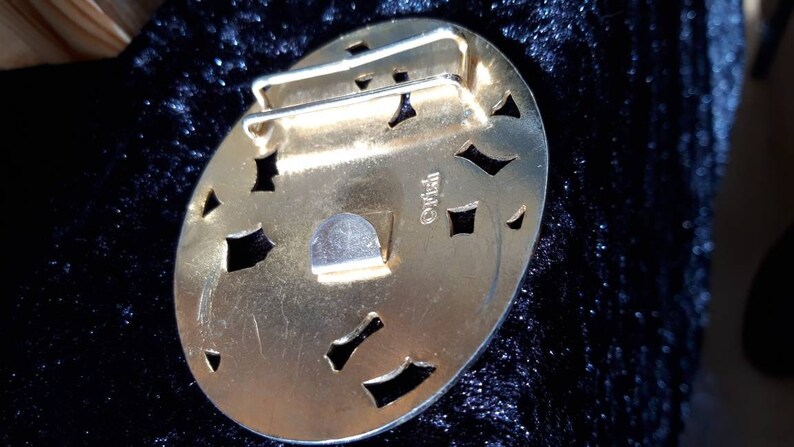 1 Large hibiscus flower enamelled belt buckle signed Fish