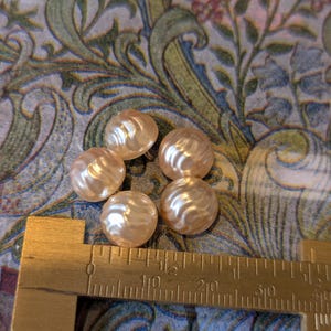 ヴィンテージ風パール加工プラスチックボタン5個セット – 溝付きメロン型、12mm、ミッドセンチュリークラフト用品 画像 3