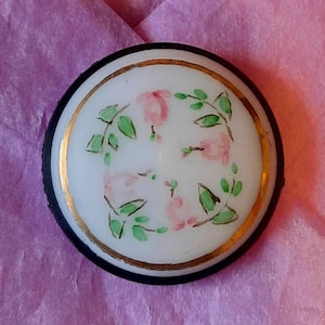Button antique porcelain white glass with handpainted floral detail. 4 way box brass shank. 26.4mm diameter