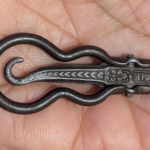 Miniature French Chaterlaine Button folding hook/gunmetal/Engraved/signed/Antique/Nouveau 1895/1910. 6.3cm.