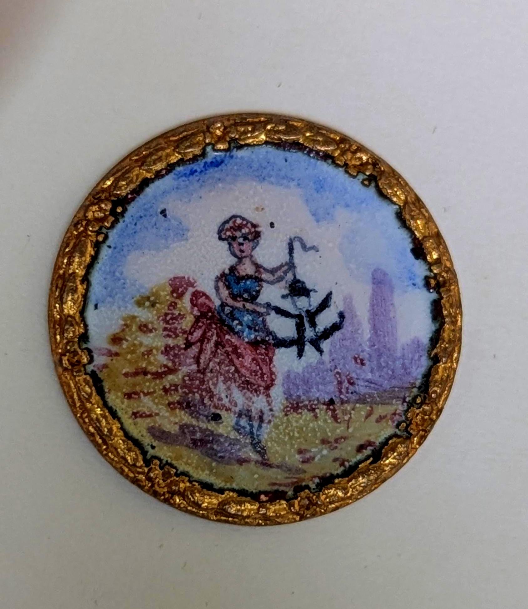 糸で繋がれた人形を持つ女性を描いた、希少なエナメル製アンティーク