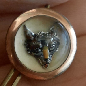 Button edwardian reverse painted fox essex crystal. 1.4cm diameter.