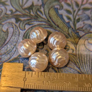 ヴィンテージ風パール加工プラスチックボタン5個セット – 溝付きメロン型、12mm、ミッドセンチュリークラフト用品 画像 5