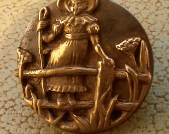 Button Kate Greenaway. Applied gold front to pewter back. 1.8cm diameter.