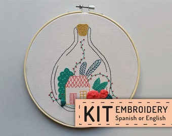Hand embroidery KIT DIY, hoop art DIY, Spanish directions, wall decor, online stitch tutorial, glass pot with house design, floral design