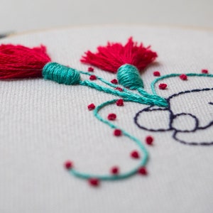 Hand embroidery pattern PDF, hoop art DIY, english directions, wall decor, free online stitch tutorial, red flower design, ramo flores rojas image 4