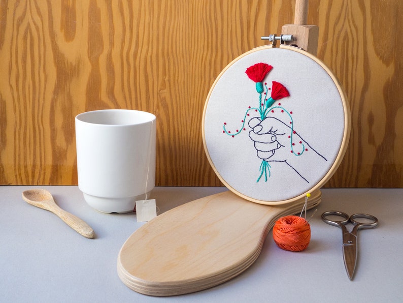Hand embroidery pattern PDF, hoop art DIY, english directions, wall decor, free online stitch tutorial, red flower design, ramo flores rojas image 9