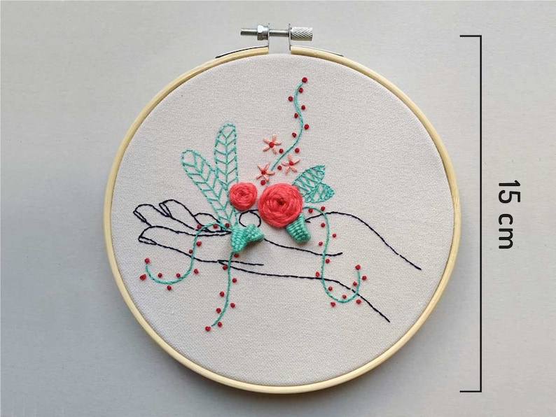 Hand embroidery KIT DIY, Kit de bordado, kit instrucciones español, mano con flores, diseño floral, flores rojas, puntos básicos de bordado imagen 3