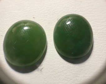 Paire de cabochons ovales Jade 9x12 mm