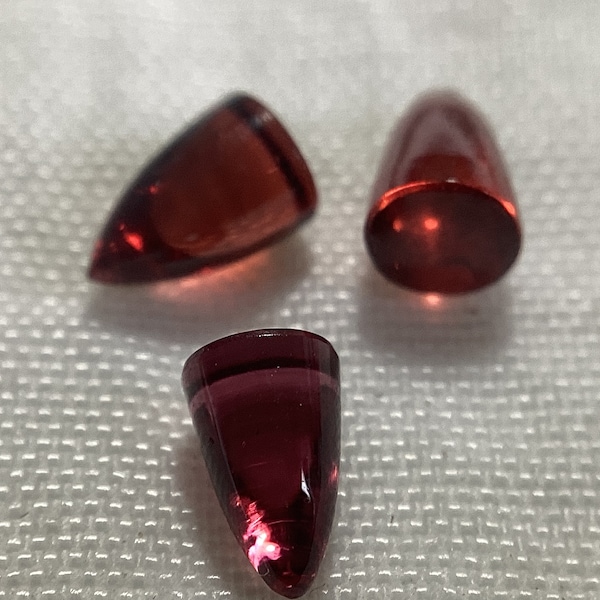 Garnet mini point cabs 3pc 4.5x3mm