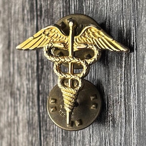 Odznaka Korpusu Medycznego z II wojny światowej: Kaduceusz wypełniony złotem 10K, 1/20